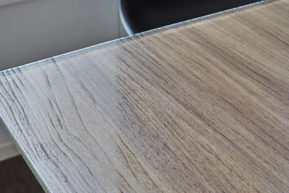 Nützlich für Innenraumrenovierungen: Die Serie 3M™ DI-NOC™ Glass Finishes kann auf Wände und Möbel aufgetragen werden, um neue Effekte zu erzielen und bestehende Oberflächen zu schützen