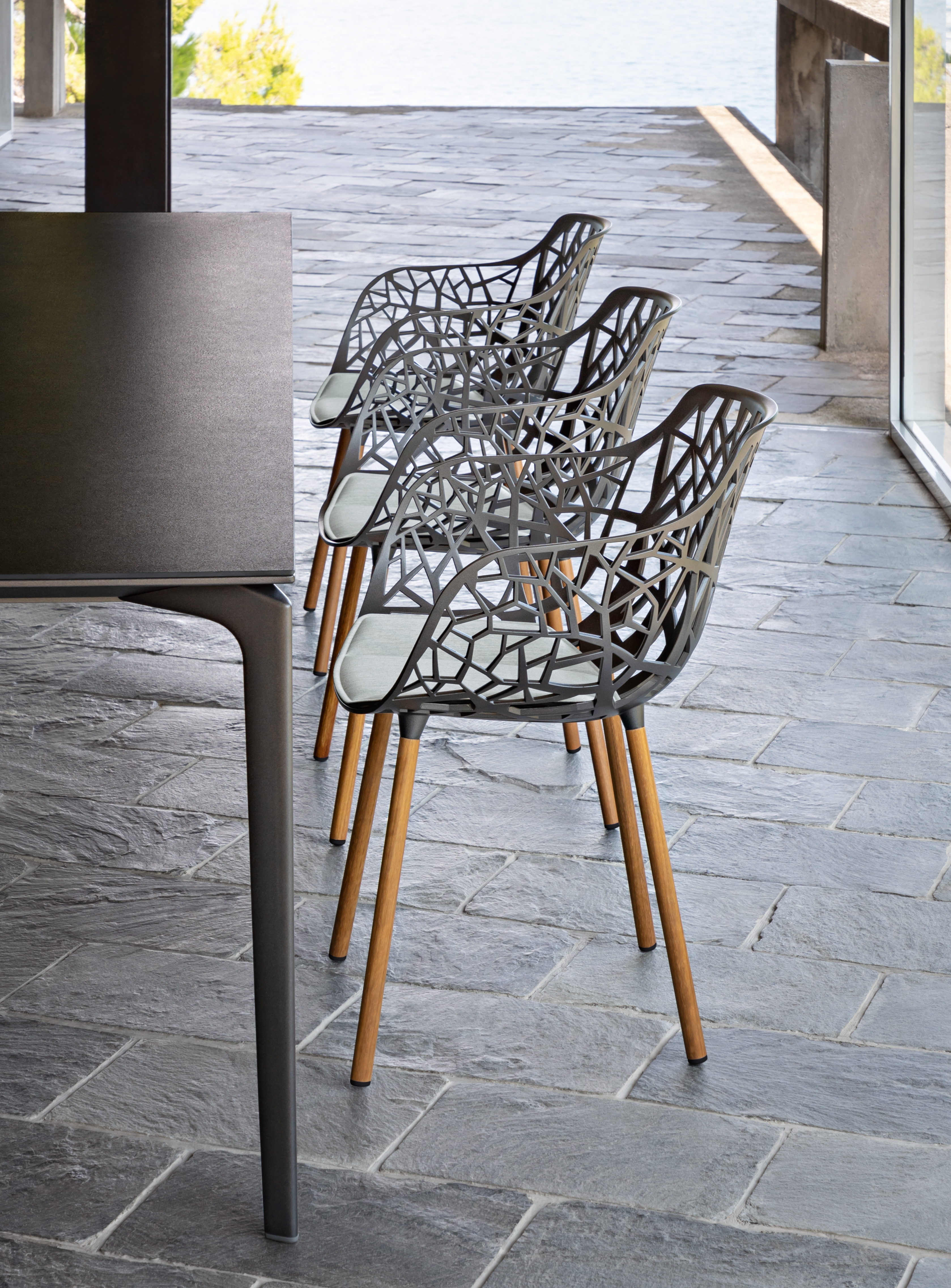 The internationally popular Forest garden chair, designed by Robby Cantarutti & Partners, can already be considered a modern classic. With its stylised branch structure, it looks like a piece of nature itself