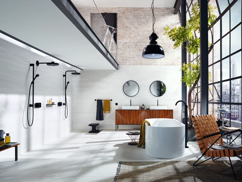 Ein Ort der Erholung mitten in der Stadt: Bäder können heute soviel mehr sein als funktionale Waschräume. Das starke Design von AXOR One verkörpert das
