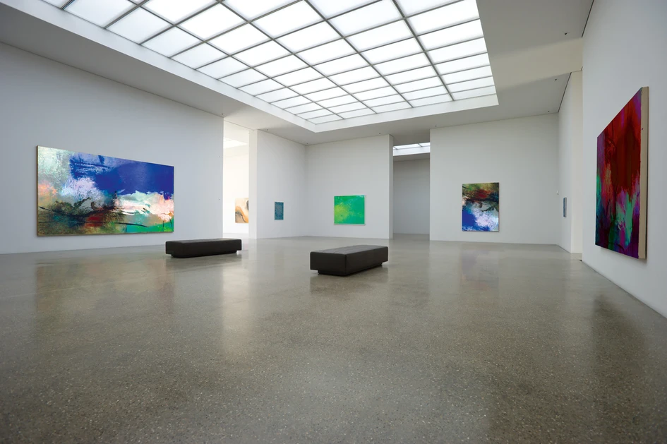 Je grösser der Raum, desto wichtiger ist ein Boden, der seinen Stil unterstreicht. Für den Purismus moderner Architektur sind die Terrazzoböden von Pandomo eine ideale Grundlage