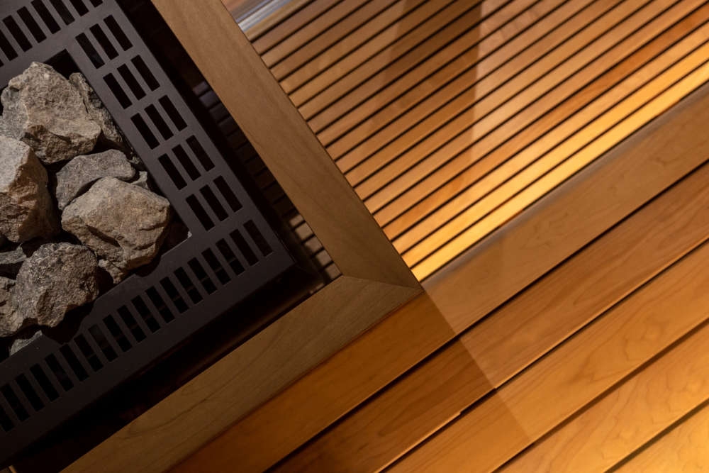 Steam with fragrance. Whether it's the essential oils or the pleasantly familiar smell of wood, the feeling of well-being is pre-programmed. The aromas unfold fully, especially when using an evaporator bowl integrated into the stove
