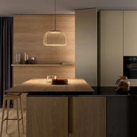 Das hochwertige Licht der Tanit-Leuchte wird von einer dimmbaren LED-Platte abgegeben, die sich perfekt für eine sanfte, blendfreie Beleuchtung von Tisch oder Küchentheke eignet