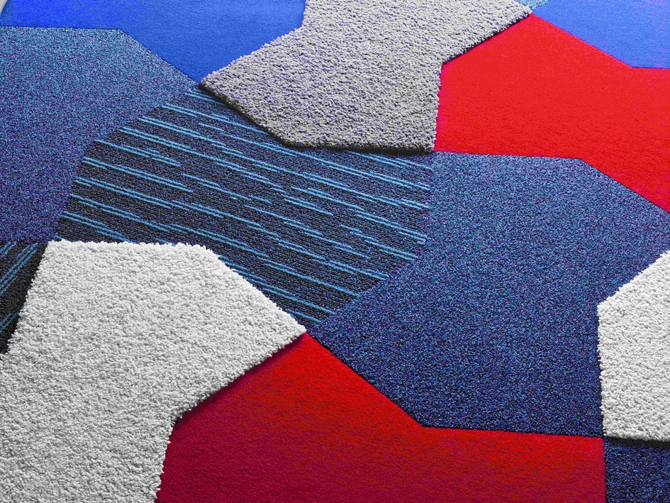 Floor designs with the free-form tile Tie present a visual highlight through the combination of structures and colours, and fulfil demands for both the highest quality and sustainability in equal measure