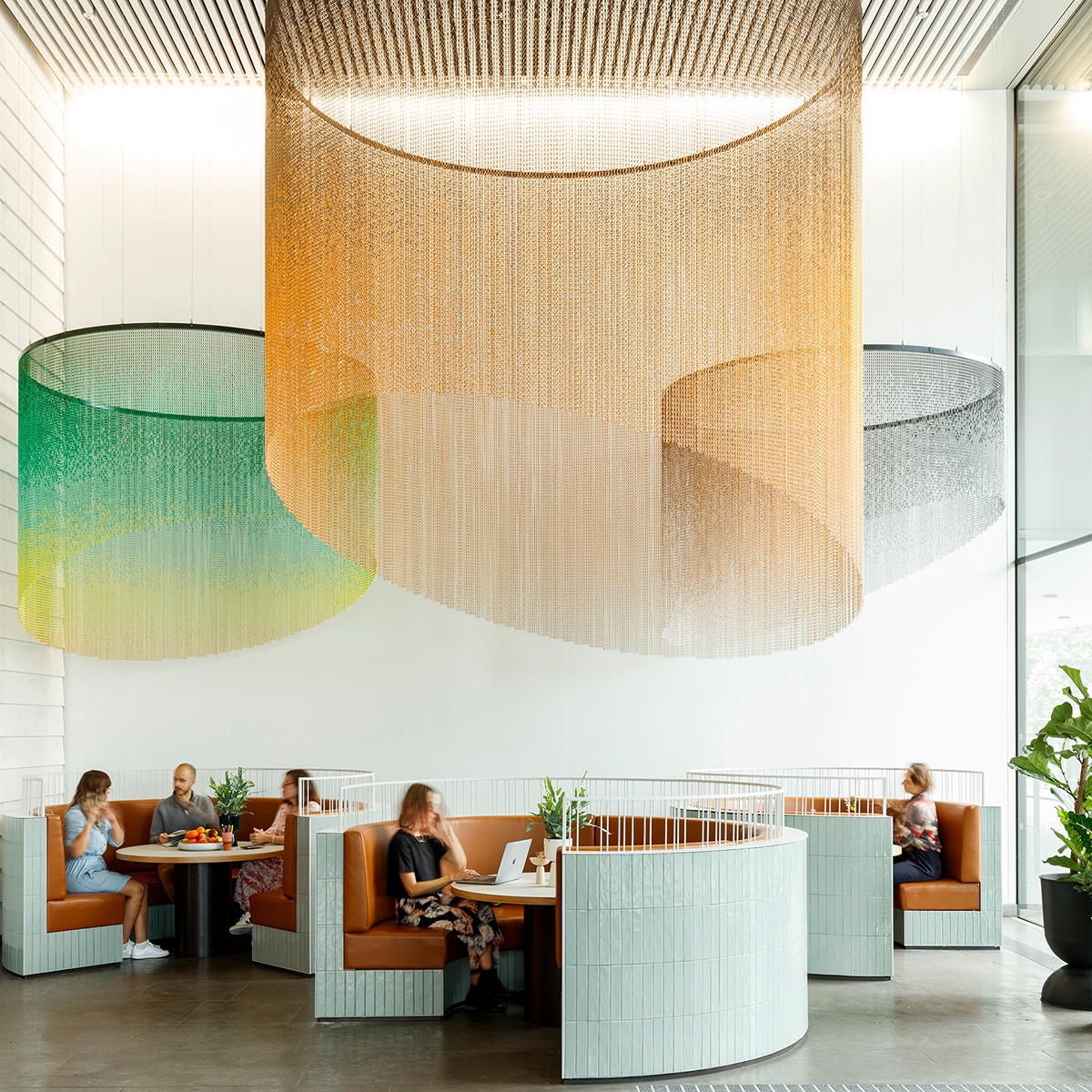 Read story Chain reaction: Kriskadecor
