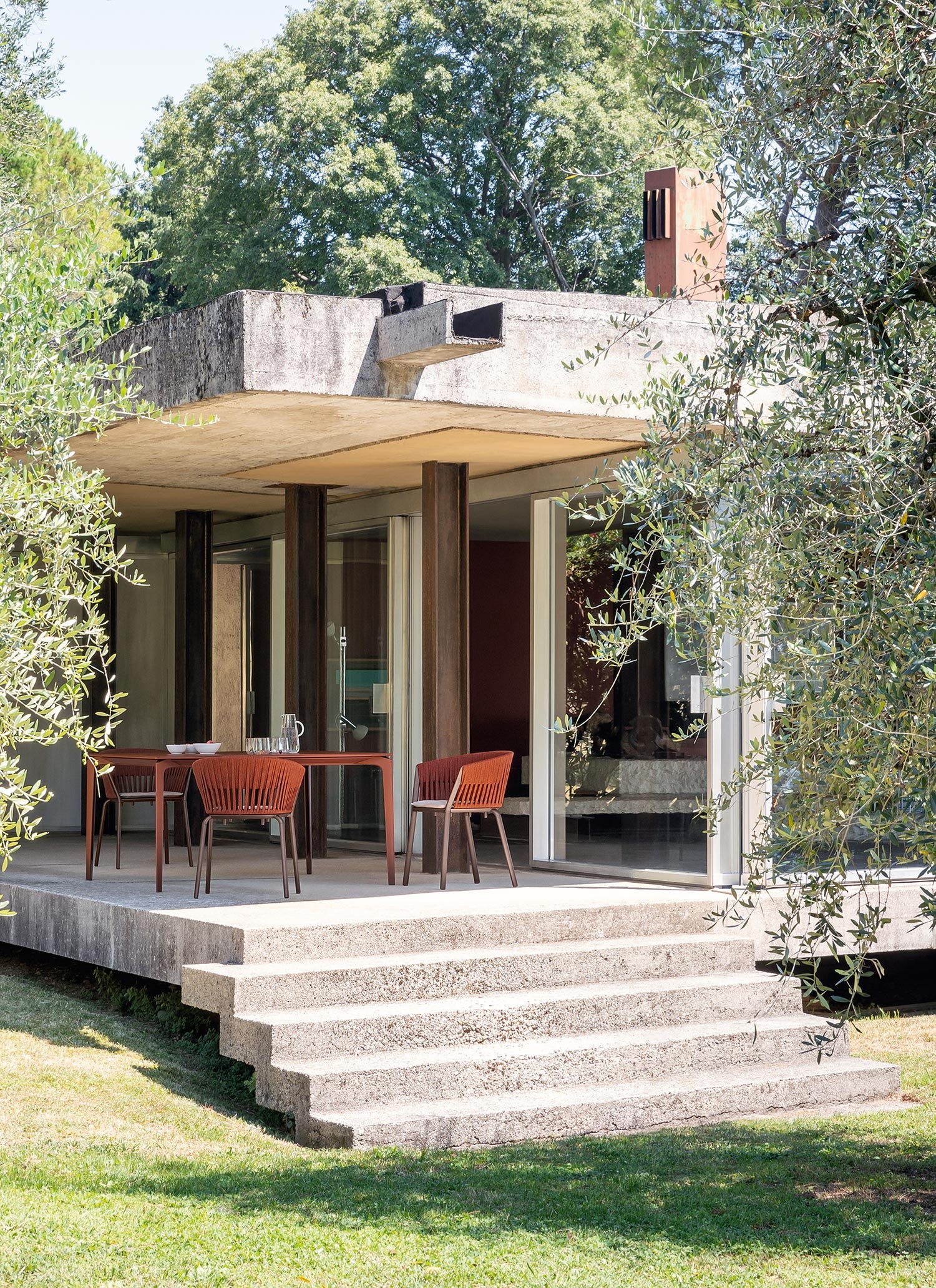 The Ria collection of outdoor seating demonstrates perfectly how materials, colours and shapes are chosen to blend harmoniously with the surrounding environment