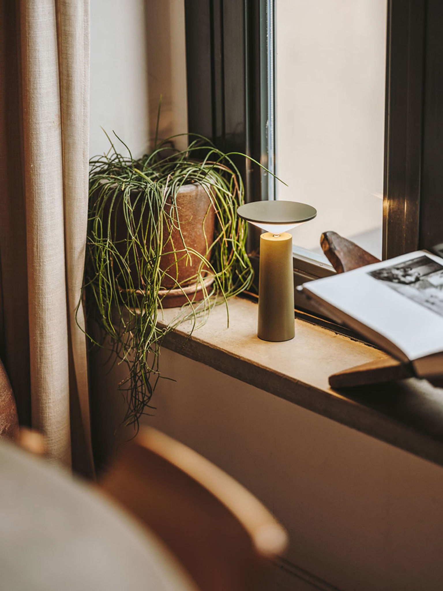 One of the winners of the iF Design Award 2021: The portable Cocktail table lamp by Francesc Vilaró for Grok tilts its head when lightly tapped