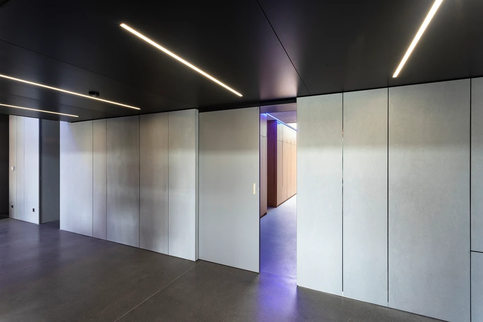Belport and Cavis can also be integrated as ceiling-high room dividers, with a maximum height of 3 m and a passage width of up to 2 m for single-leaf, and up to 4 m for double-leaf doors