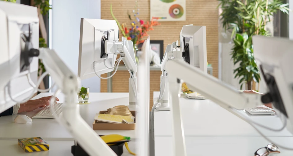 With a slim profile that allows it to sit right back, tight to a rear divider, and an effective cable management system, Viewprime creates a clean, stress-free desk space