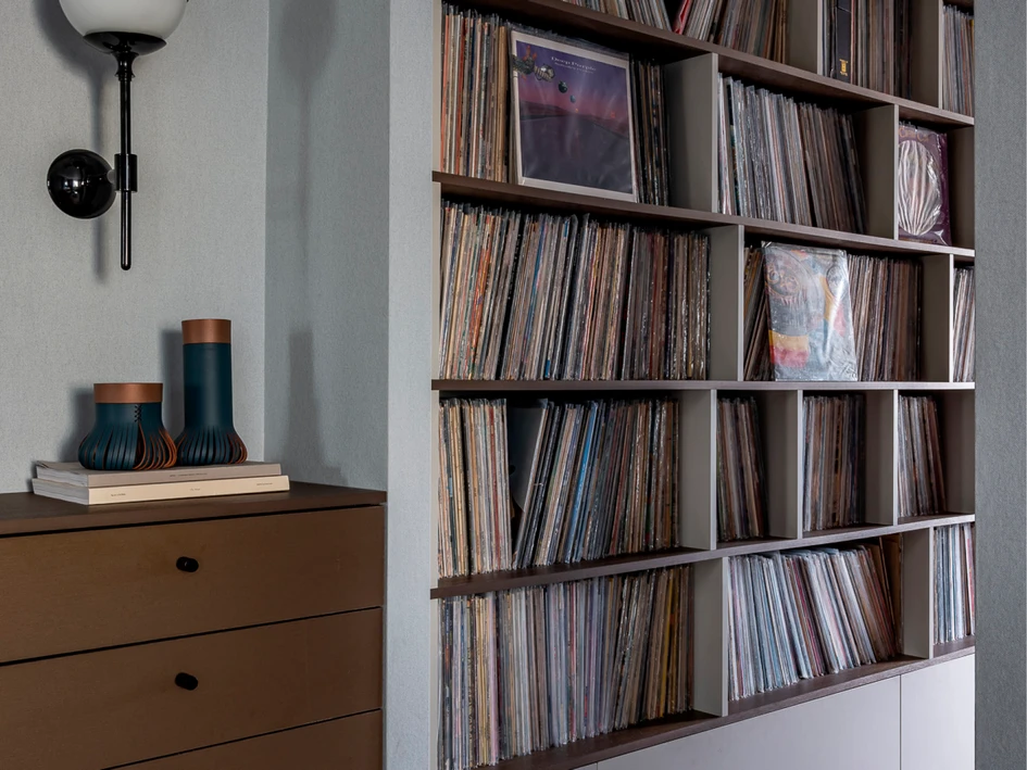 Another entry from the Shaping Surfaces 2020 edition was Olga Lapshova’s tiny apartment in Moscow. All built-in furniture was custom-made using nine different, harmoniously combined Cleaf products