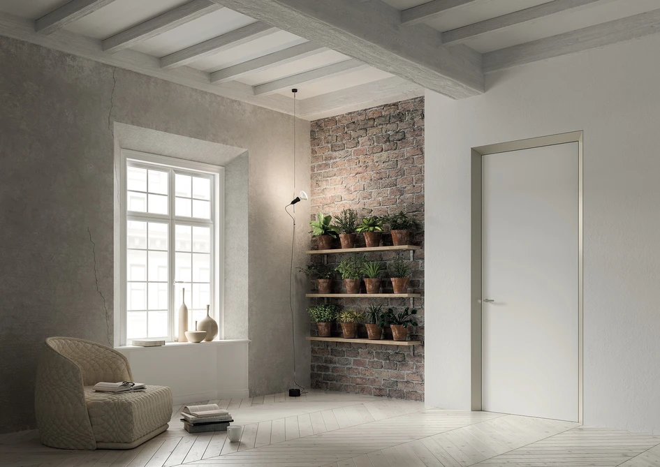 Das ausgestellte Profil des Eclisse 40 Türrahmens ist von den Sprossen romanischer und gotischer Fenster inspiriert, die das Licht in den Raum ziehen sollen