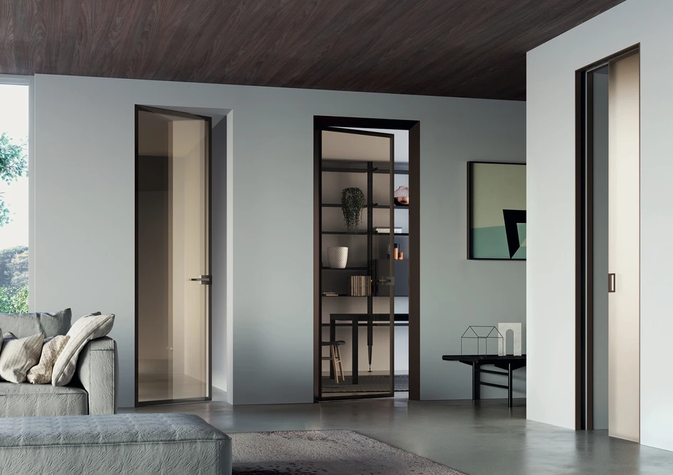 Das Eclisse Mimesi ist ein eloxiertes Aluminiumprofil für den Rand des Türdurchgangs bei Schiebelösungen, das es ermöglicht, die Schiebetür Eclisse Syntesis® mit der Oberfläche der Eclisse 40 zu verbinden