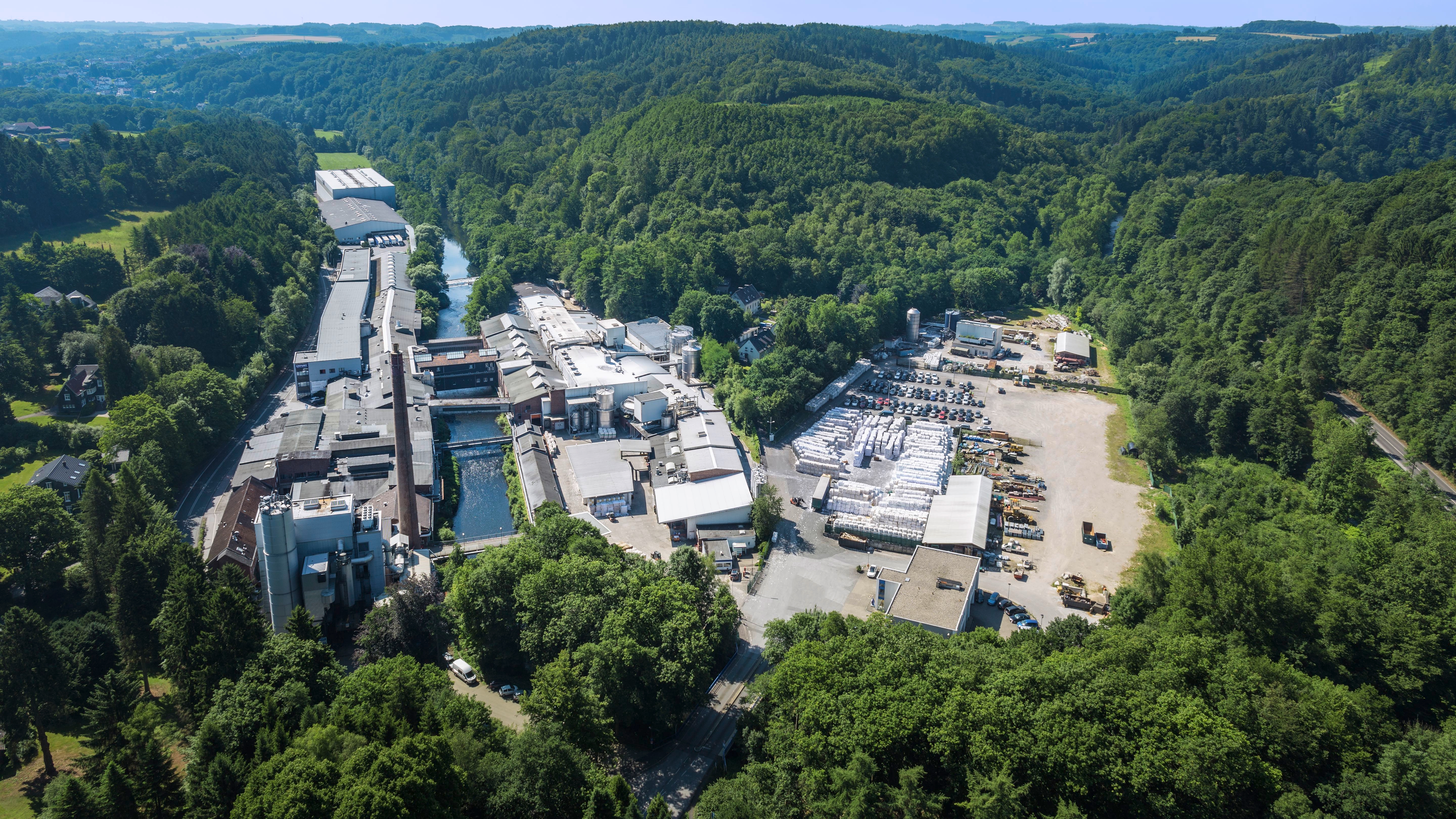 Erfurt's premises are located on both sides of the Wupper river in a conservation area. Water from the river has been sustainably used for paper production since 1827