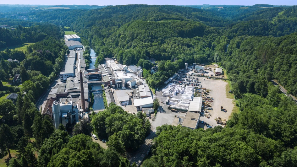 Erfurt's premises are located on both sides of the Wupper river in a conservation area. Water from the river has been sustainably used for paper production since 1827
