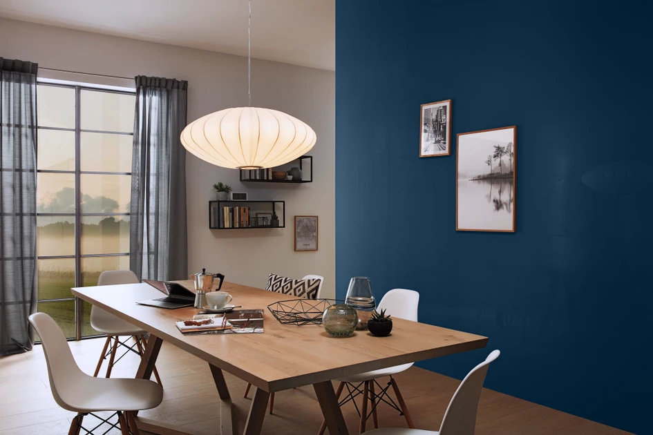 For its woodchip wallpaper, the company uses 100 per cent recycled, regional papers, certified local softwoods and the water of the Wupper. Recycled textile fibres are used for non-woven variants