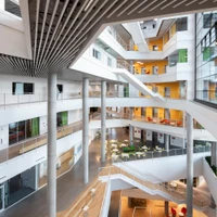 Das Feco-Trennwandsystem hat sich in einem Prüfverfahren basierend auf Forschungsergebnissen der Harvard University als gesundes Bauelement für das ambitionierte Ziel, einen gesünderen, nachhaltigen Campus zu schaffen, qualifiziert