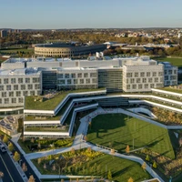Beim von Behnisch Architekten geplanten Neubau des Science and Engineering Complex der Harvard University in Boston hat Feco mit seinem amerikanischen Partner Pannello massgeblich zur Realisierung der Lern- und Forschungseinrichtung beigetragen