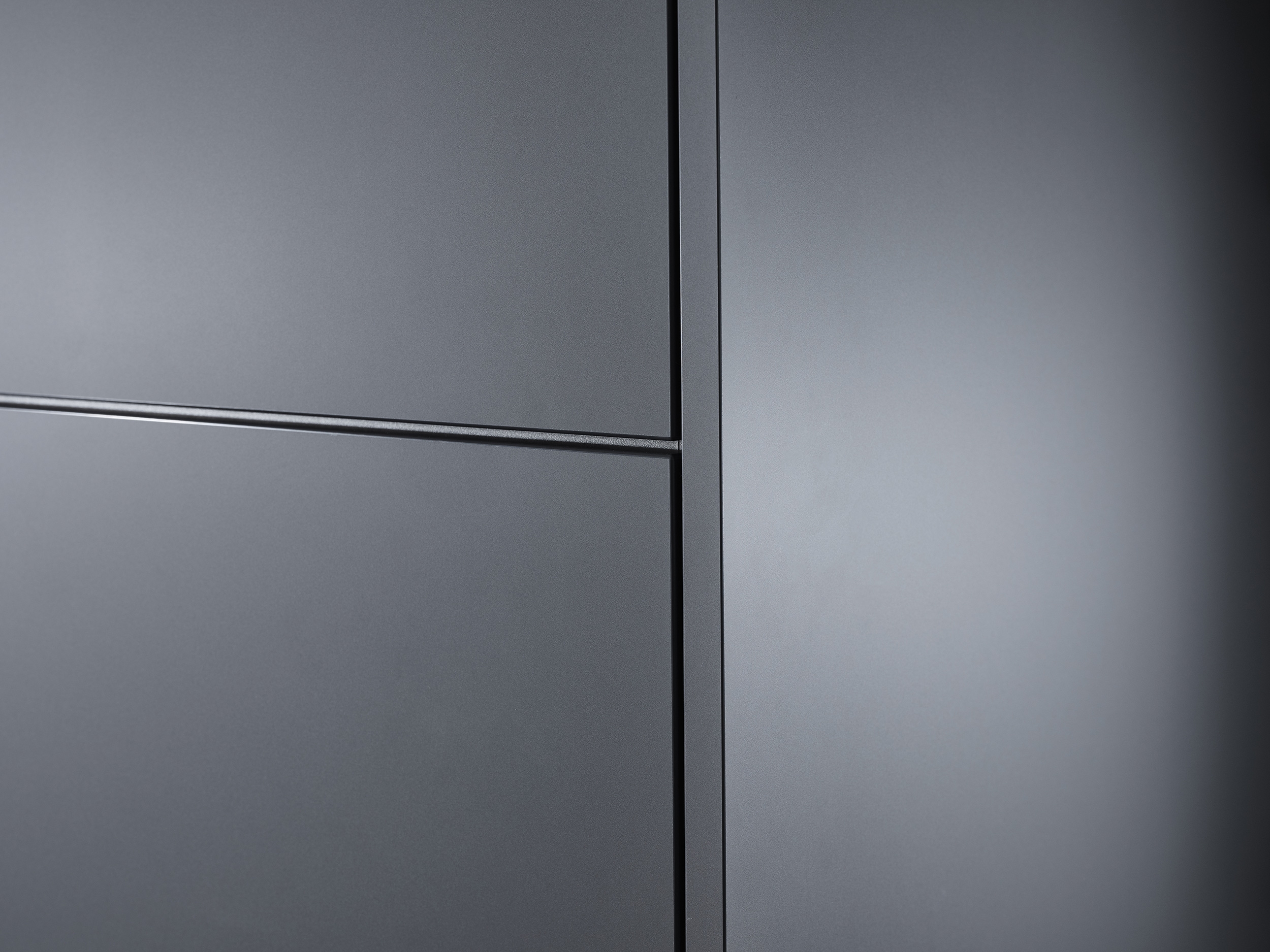 Thanks to improved material properties, its range of applications has been extended to more heavily used surfaces such as tables and countertops. Premium Matt is ideal for handleless furniture fronts due to its anti-fingerprint properties