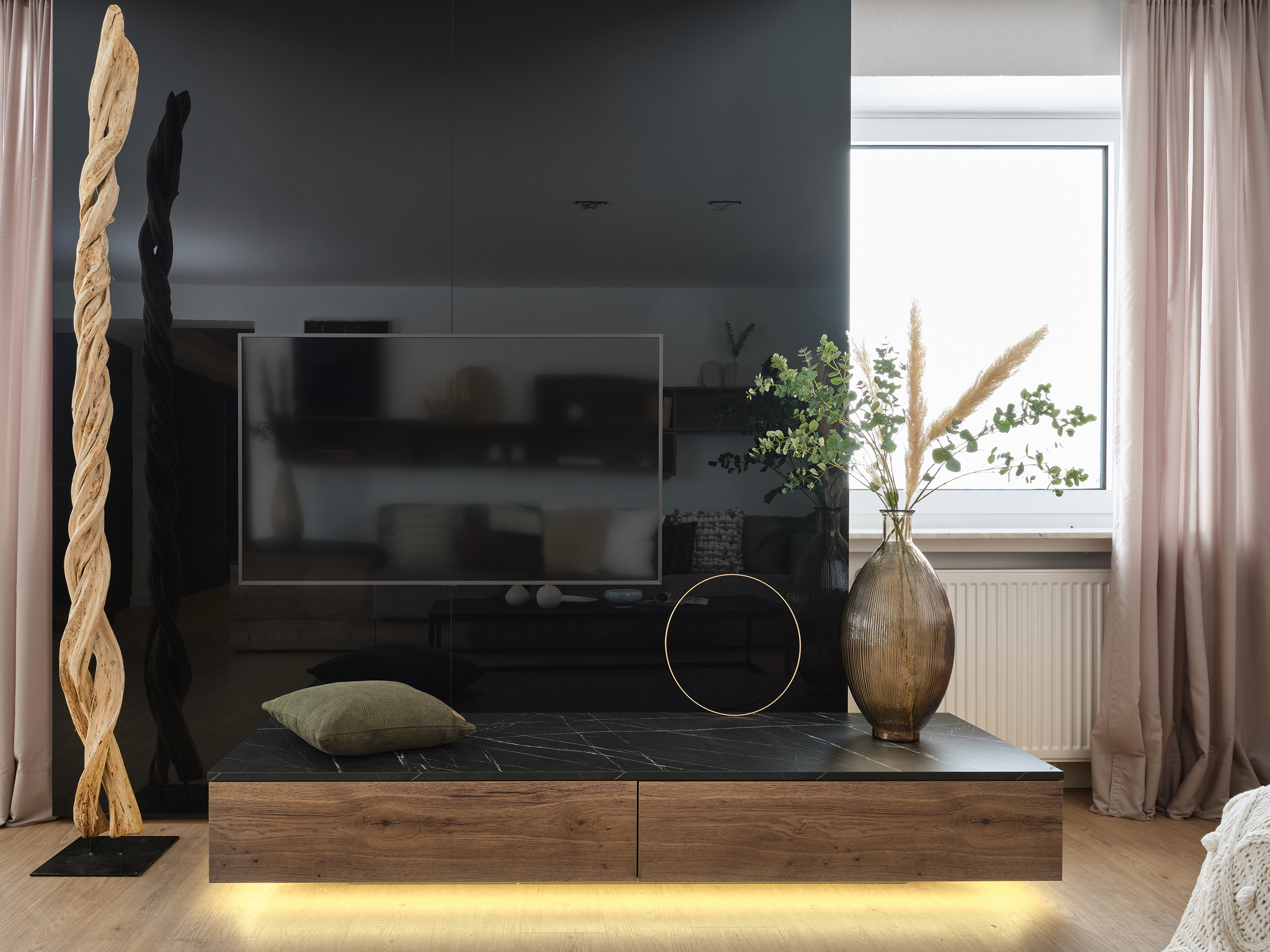 PerfectSense Premium Gloss’s elegant mirror finish and pronounced depth effect make small rooms appear larger