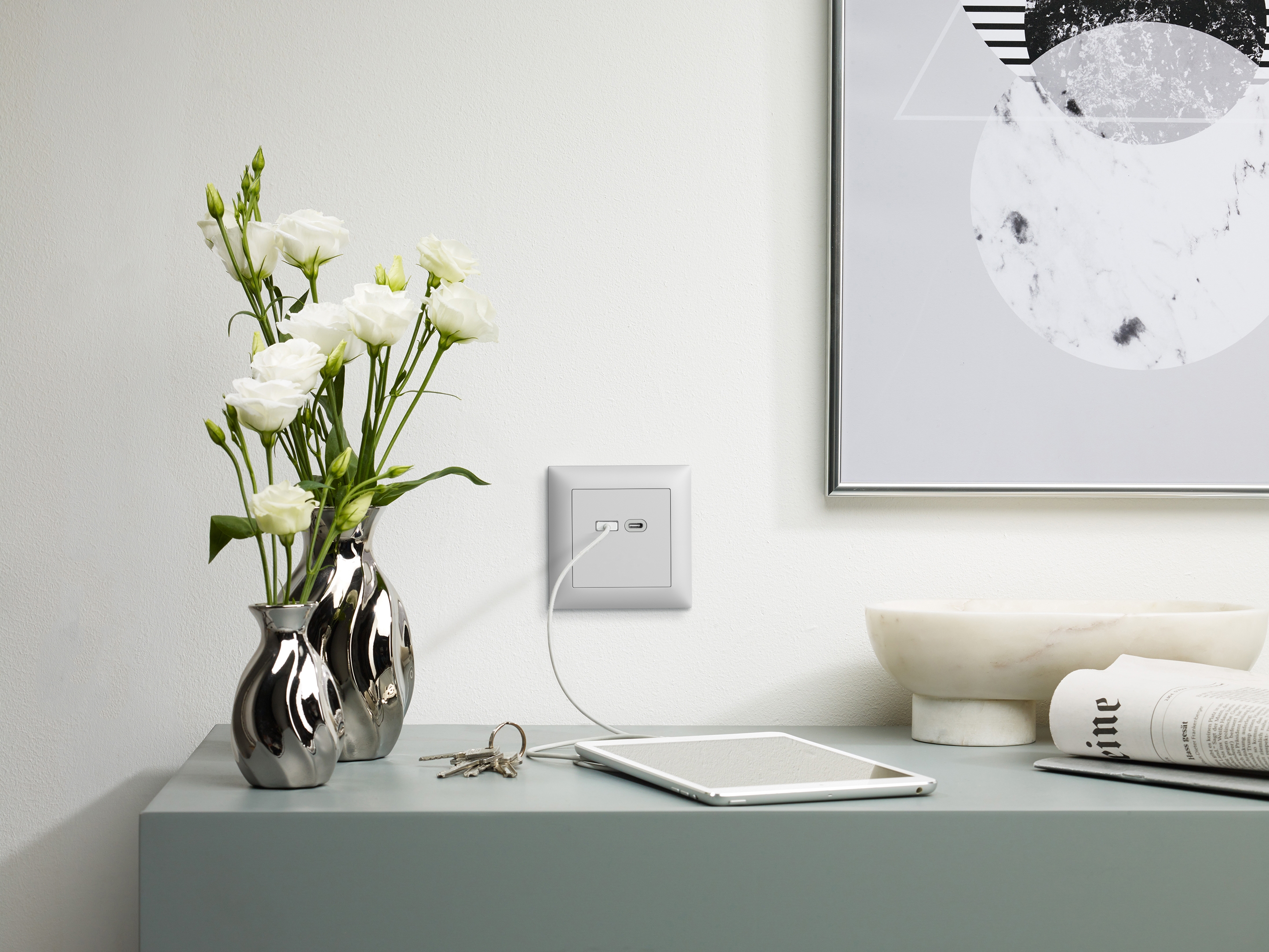 One for all: USB quick-charge sockets with USB-A and USB-C ports from Feller supply mobile devices with an output power of up to 18 W – at the cloakroom, by the bedside table, in the café and in many other places