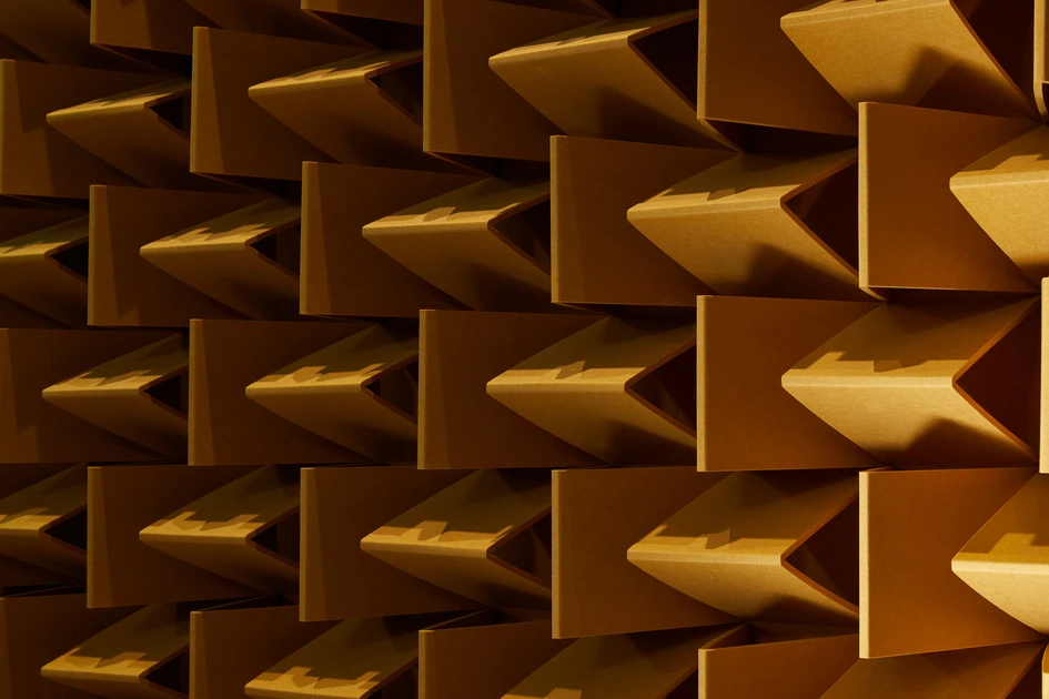 Solutions for overhead sound absorption include Groove finished Cube panels, the undulating slatted structure of the Frontier collection and the circular, cloud-like Horizon panels