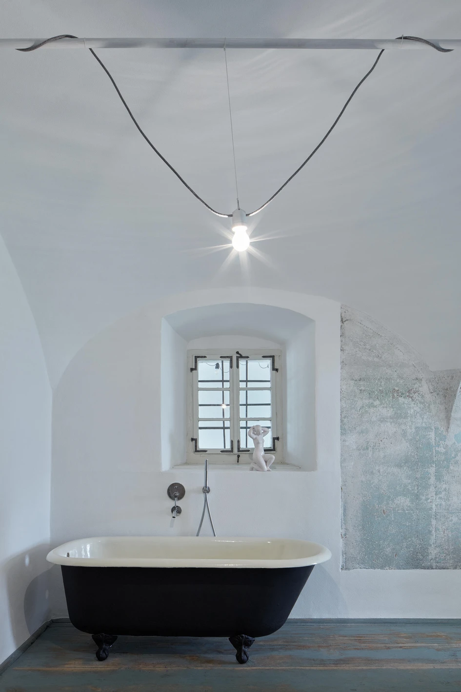By exposing some of the building's original, rustic features, ORA's Kocanda Kravsko renovation masterfully blends the rural hotel's past with its present-day function. Photos: BoysPlayNice