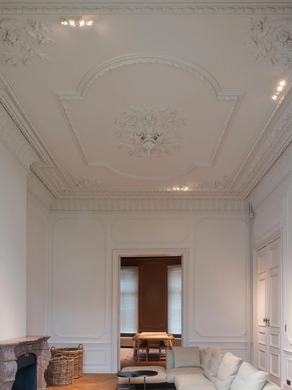 Above: Track-light system RAIL SISTEMA 5542 5543 by Egoluce. Below: Mini-Pi 2 UP by Trizo21