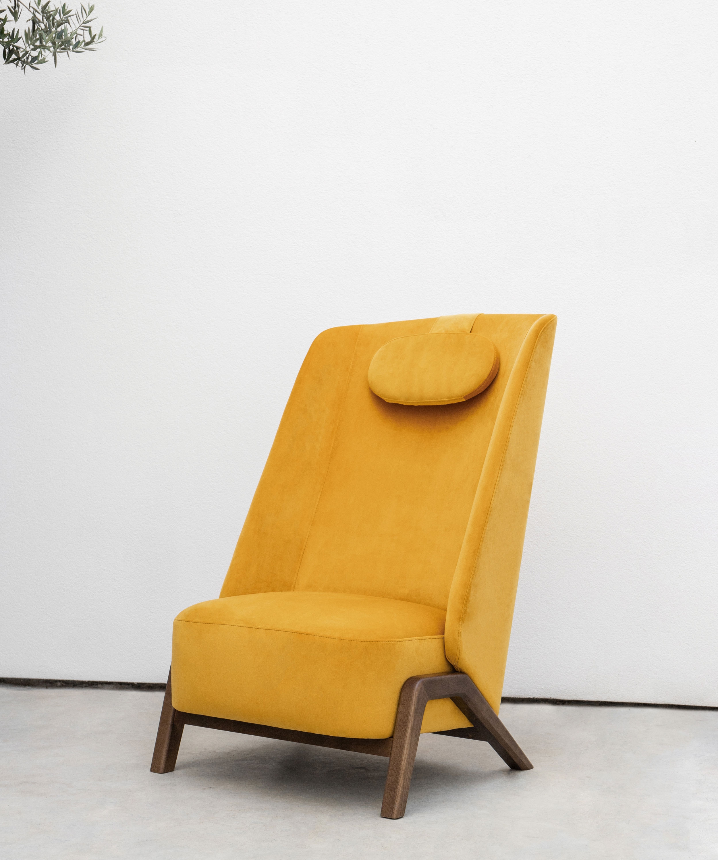 LIV, by Spain’s Muku Design Lab, a new addition to Fenabel’s designer roster, is a confident high-backed cocoon