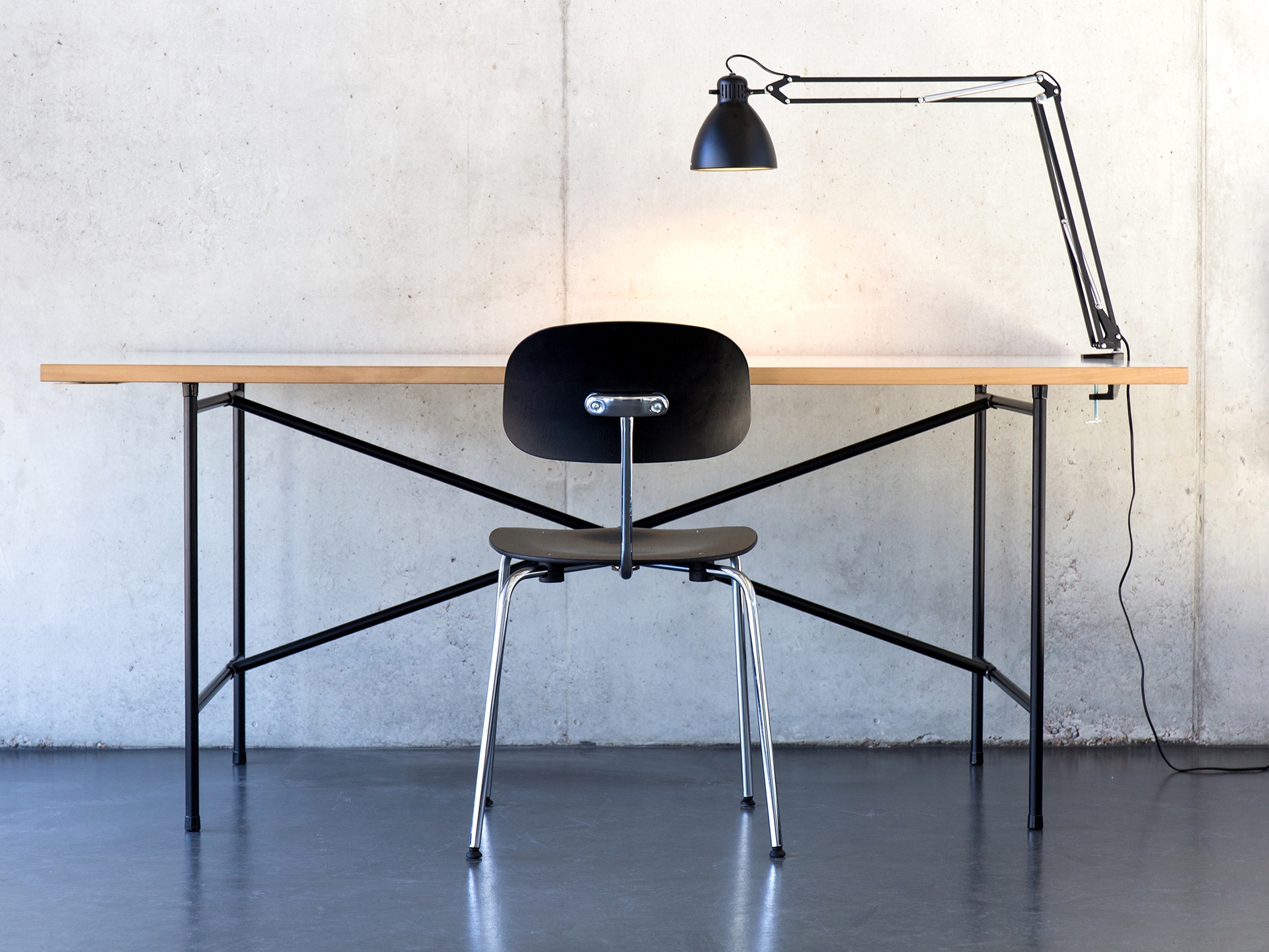 Better known as the Eiermann table, the E2 is a true design classic which Modulor manufactures to measure on request