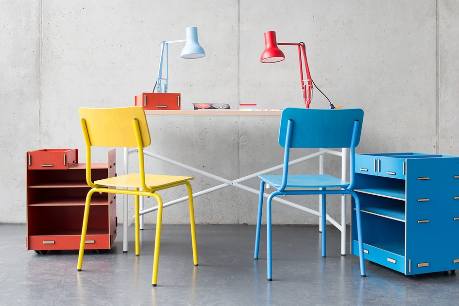 Modulor's E2 table also ensures that style savvy younger generations can enjoy doing handicrafts, playing games – and even doing their homework