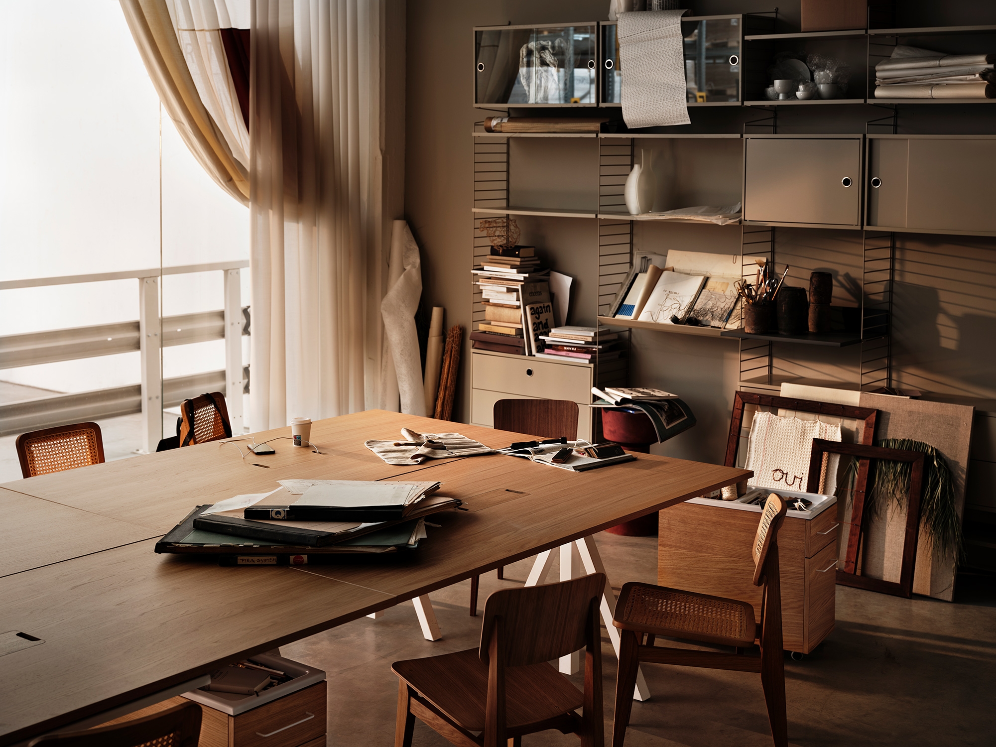 Designed in 1949, String Furniture has adapted over the years to different uses across different rooms, and different phases of life. A choice of materials allows it to fit with any environment