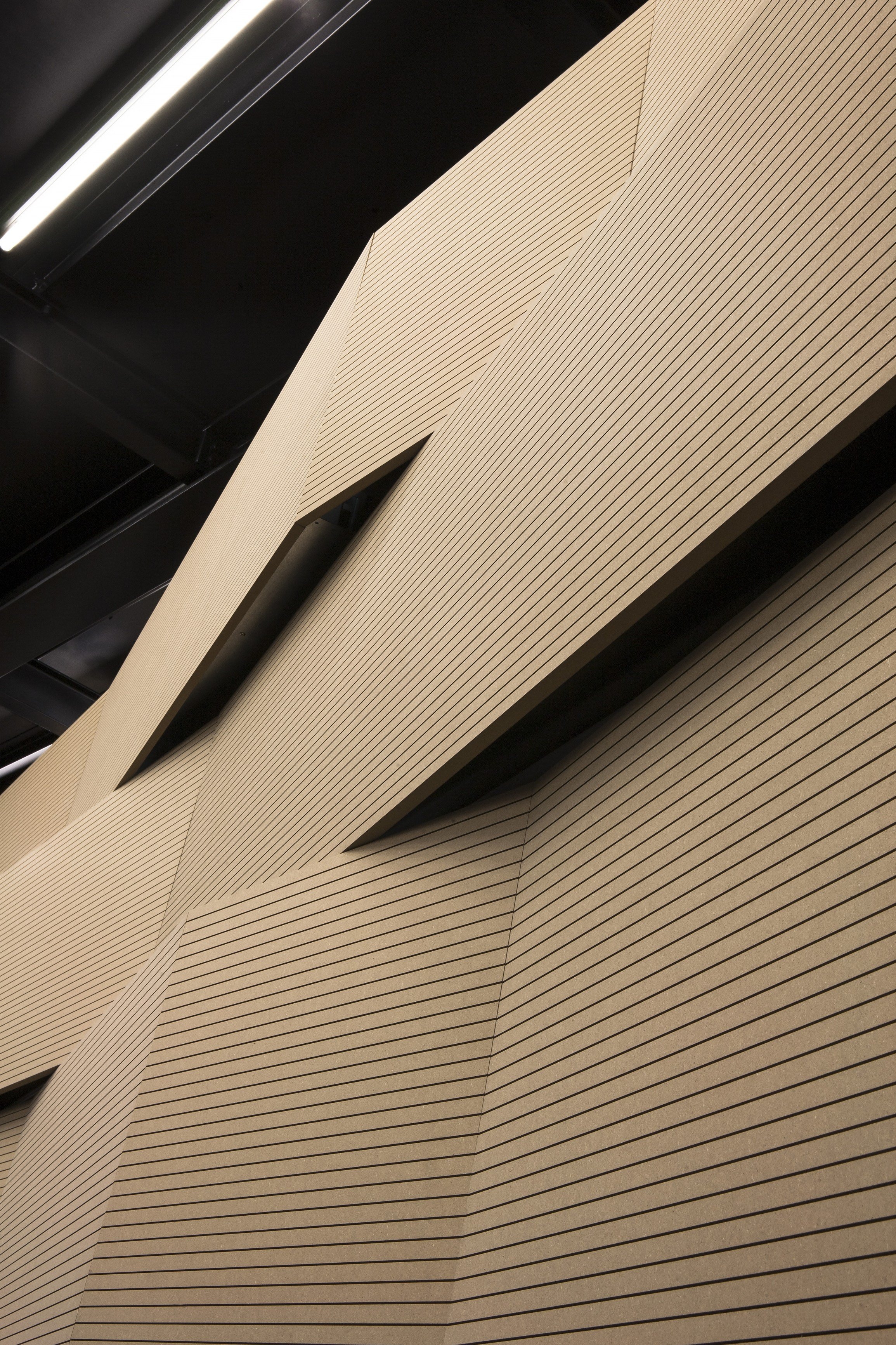 Oben: Mywall von Fantoni. Unten: Geta von Mikodam