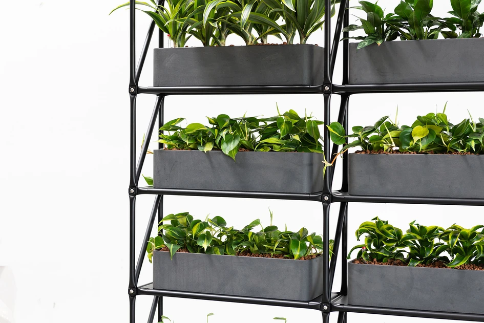 The Partiline room system offers areas for storage as well as generous space for office plants
