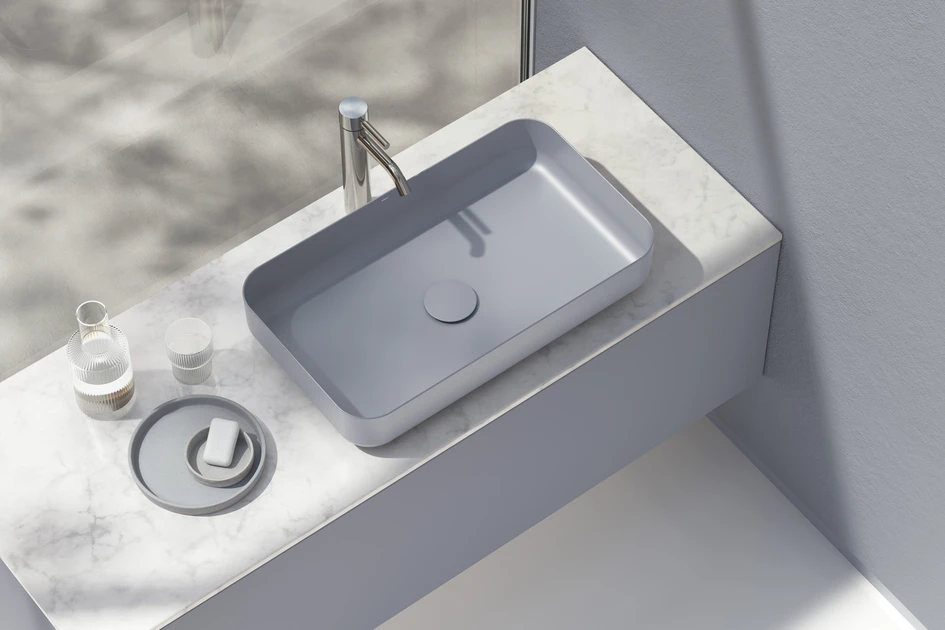 In addition to three somewhat earthier shades, the Terra surfaces are available in blue-grey Nordic matt, here in the Stream countertop basin collection with its balanced radius and clear contours