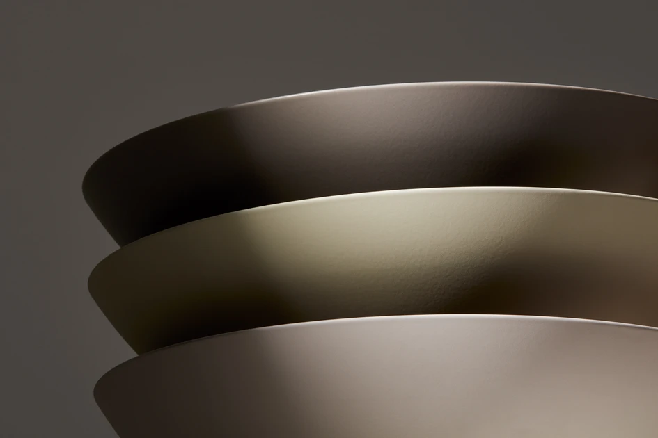 For the Terra surface, the finest mineral particles are added to the glaze, creating a tactile, matt structure – for example in the bowl basins