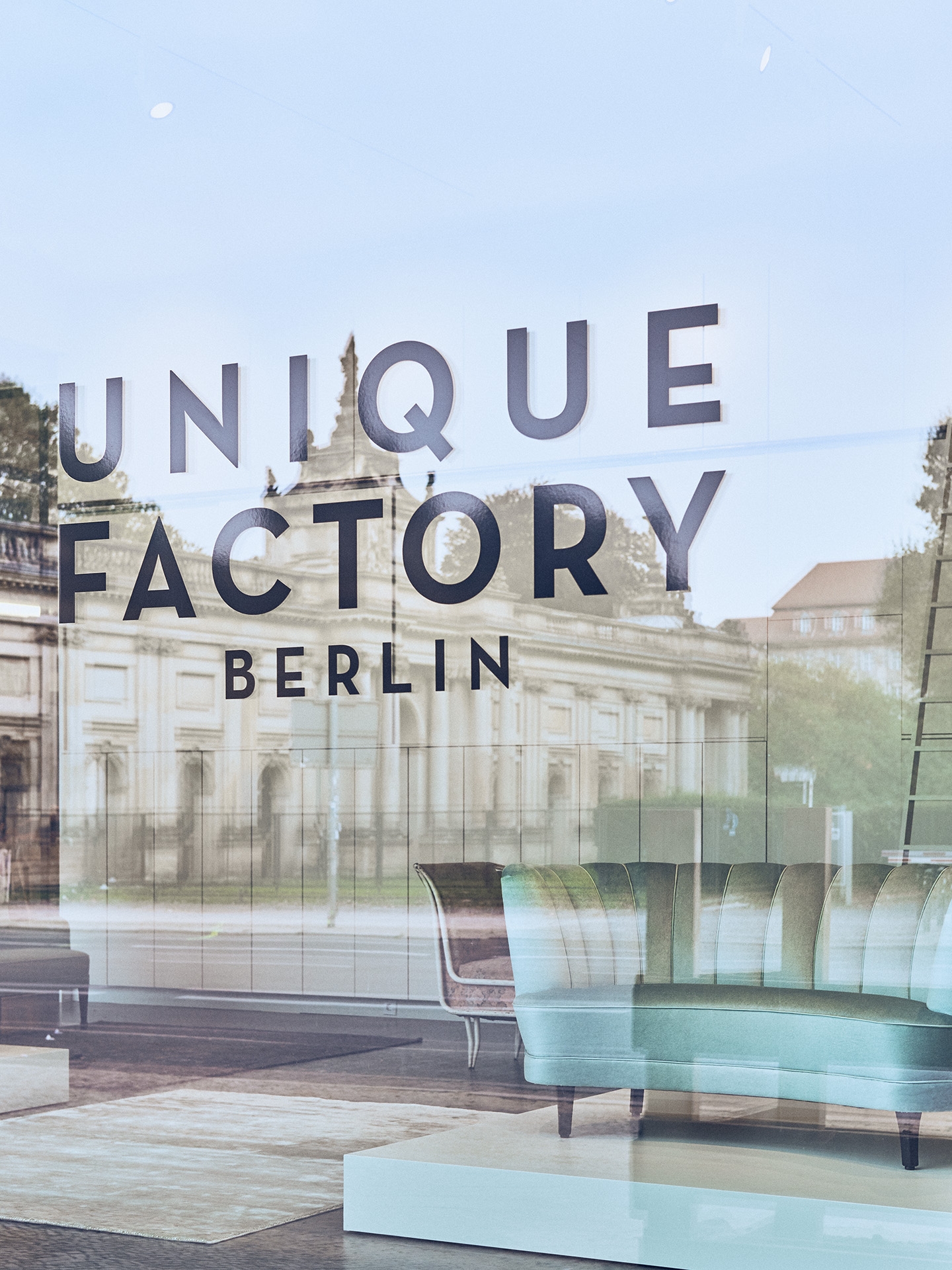 Berlin, Potsdamer Strasse 199, location of the Unique Factory manufactory and showroom. Anyone looking for special furniture in the German capital will find the right guidance here. Photo: Christina Stivali