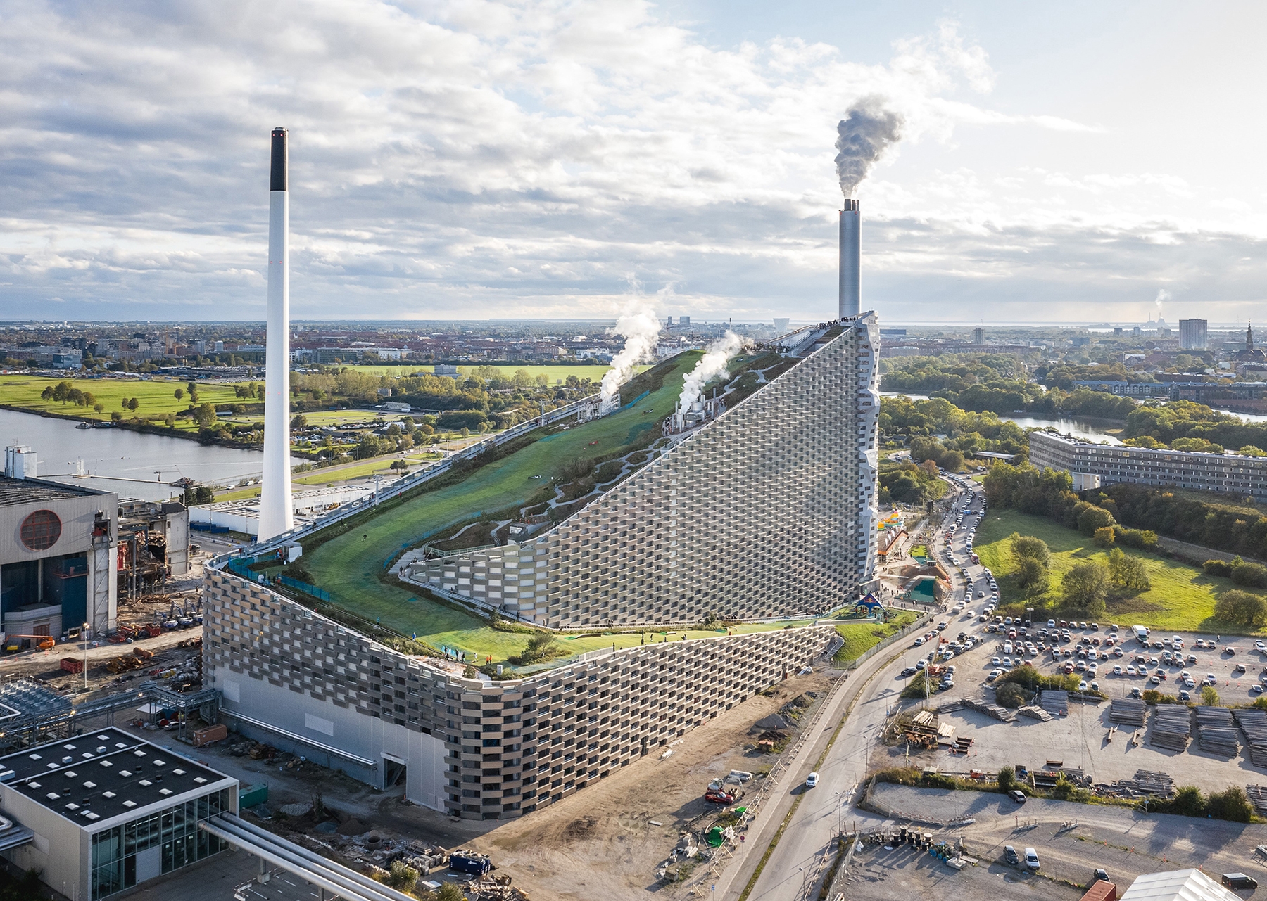 Sustainable skiing and waste incineration: CopenHill, an unusual project by architecture studio BIG, won the DEA Award for it in 2020