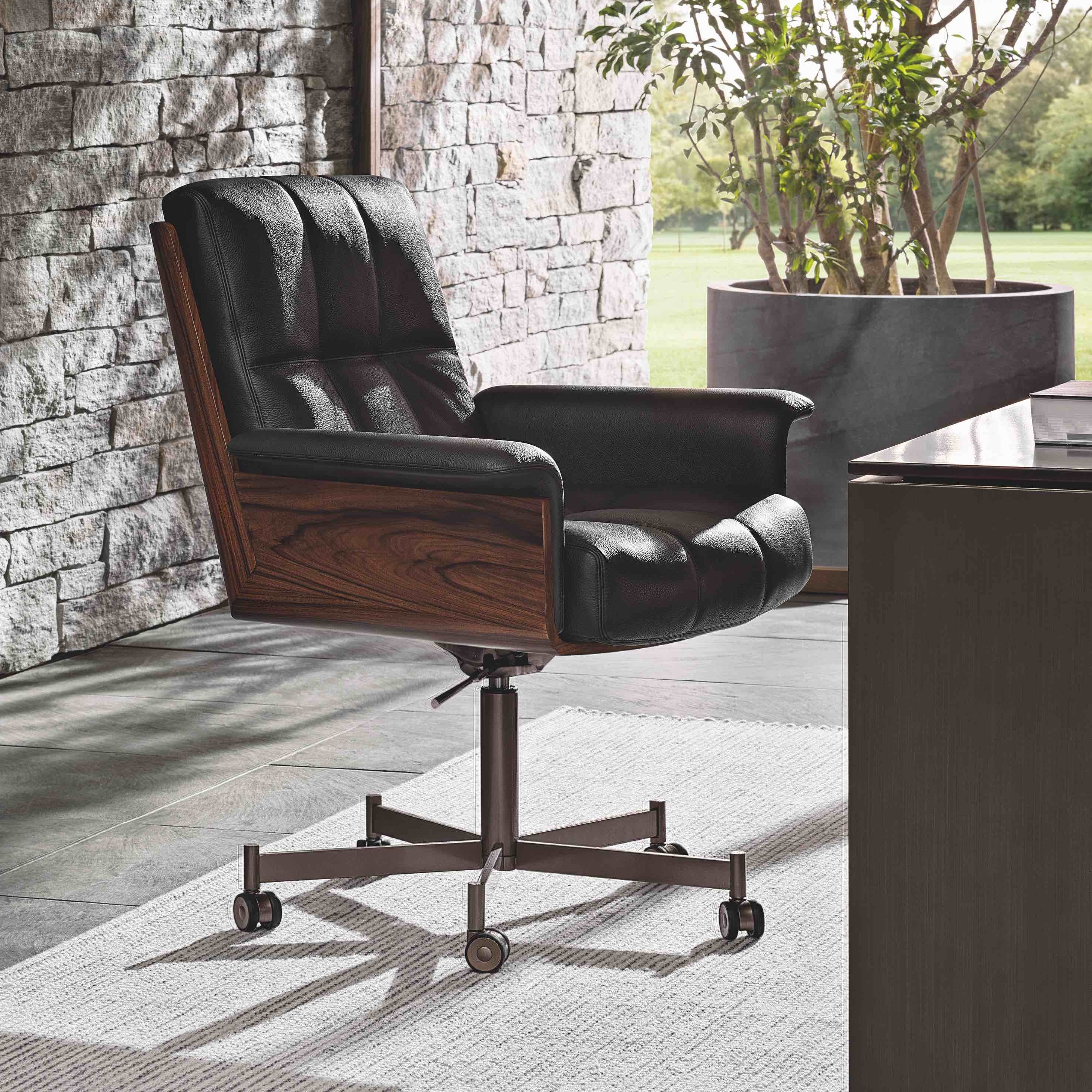 Read story Flexibility and elegance in workspaces with Minotti