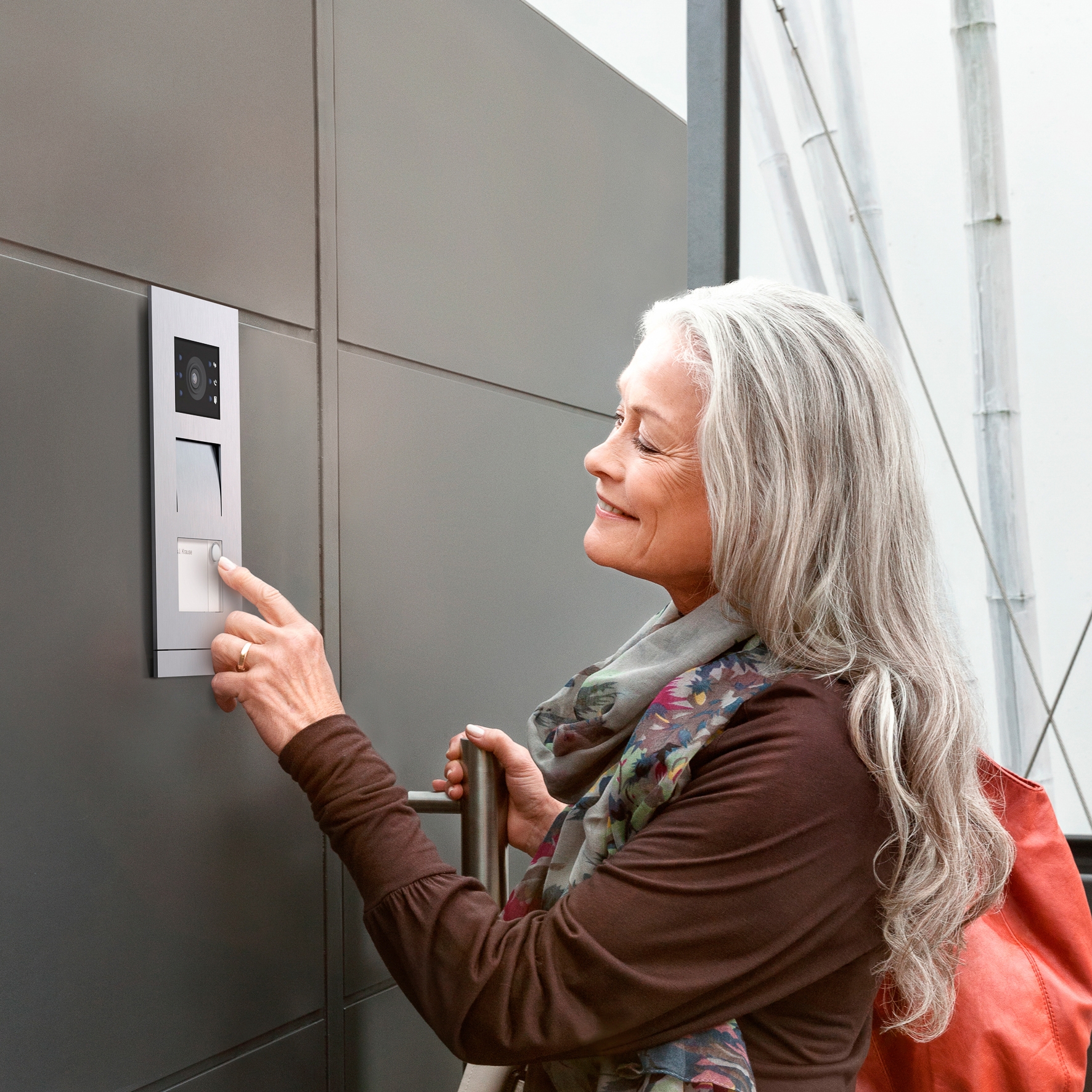 Lire l’histoire Busch-Jaeger for more security and comfort in entrance areas