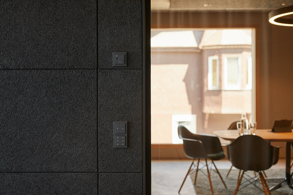 Ein Schalter kann so viel mehr sein als nur funktionales Design: Genau abgestimmt auf das Konzept von Architekten und Planern stehen die Schaltersysteme für ein stimmiges Gesamtbild ein