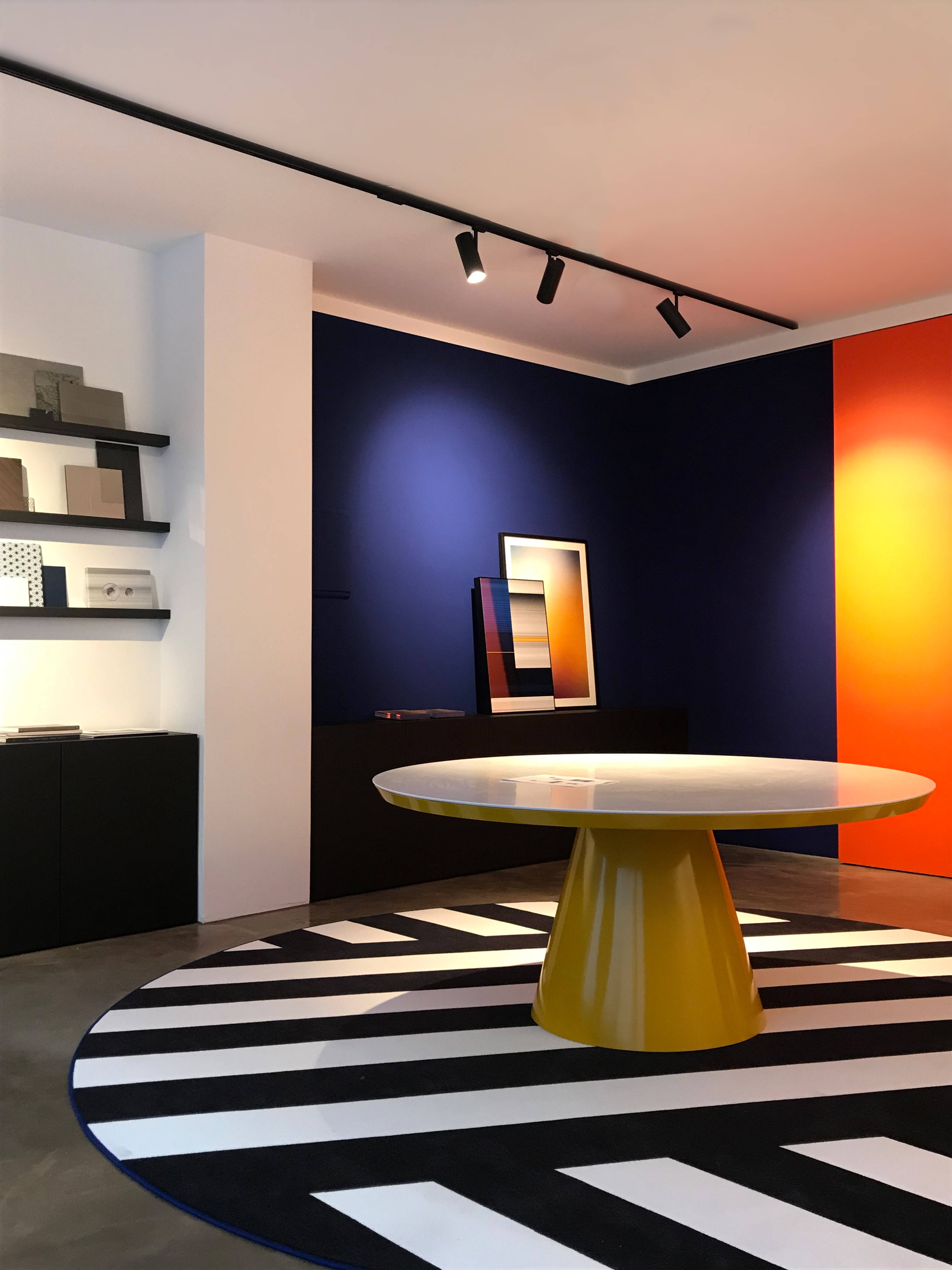 For the Munich studio of interior designer Sebastian Zenker, FLAT'N created three differently-sized custom-made carpets. Photo: © Sebastian Zenker