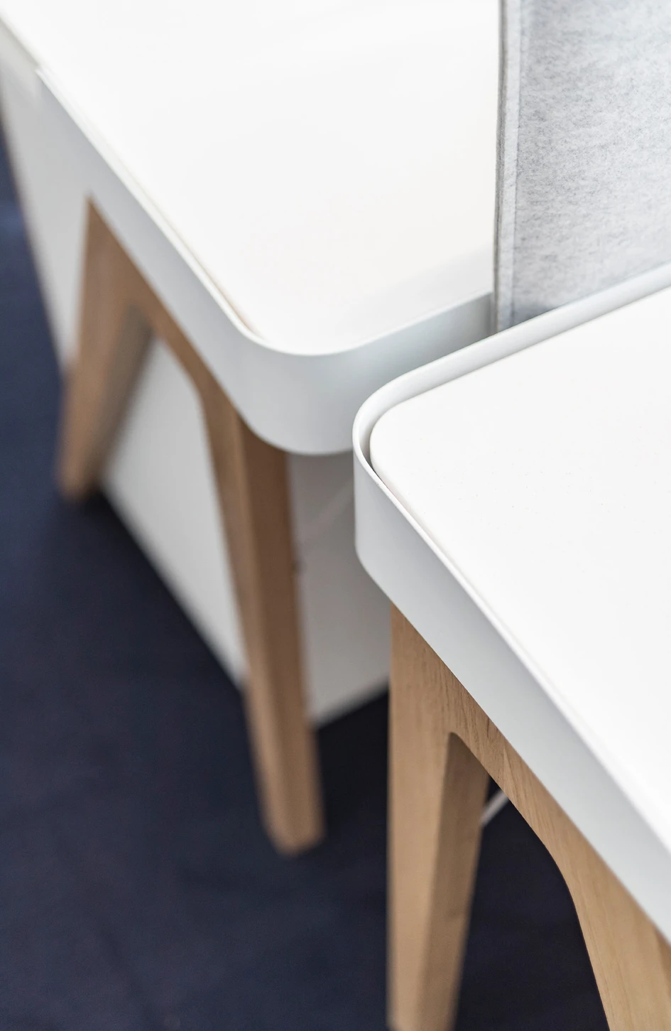 As a soloist in the home office or as an ensemble player in the modern office, the FD Desk by Fern boasts clean lines and optimal use of space 