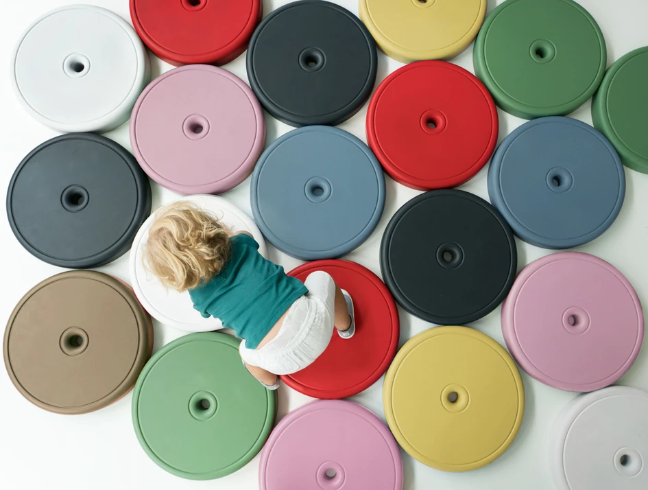 Valencia-based Sentat Design successfully competed for the iF Design Award 2021 with Punto. Colourful, understated or printed with a personalised logo, the seat cushion is super-flexible