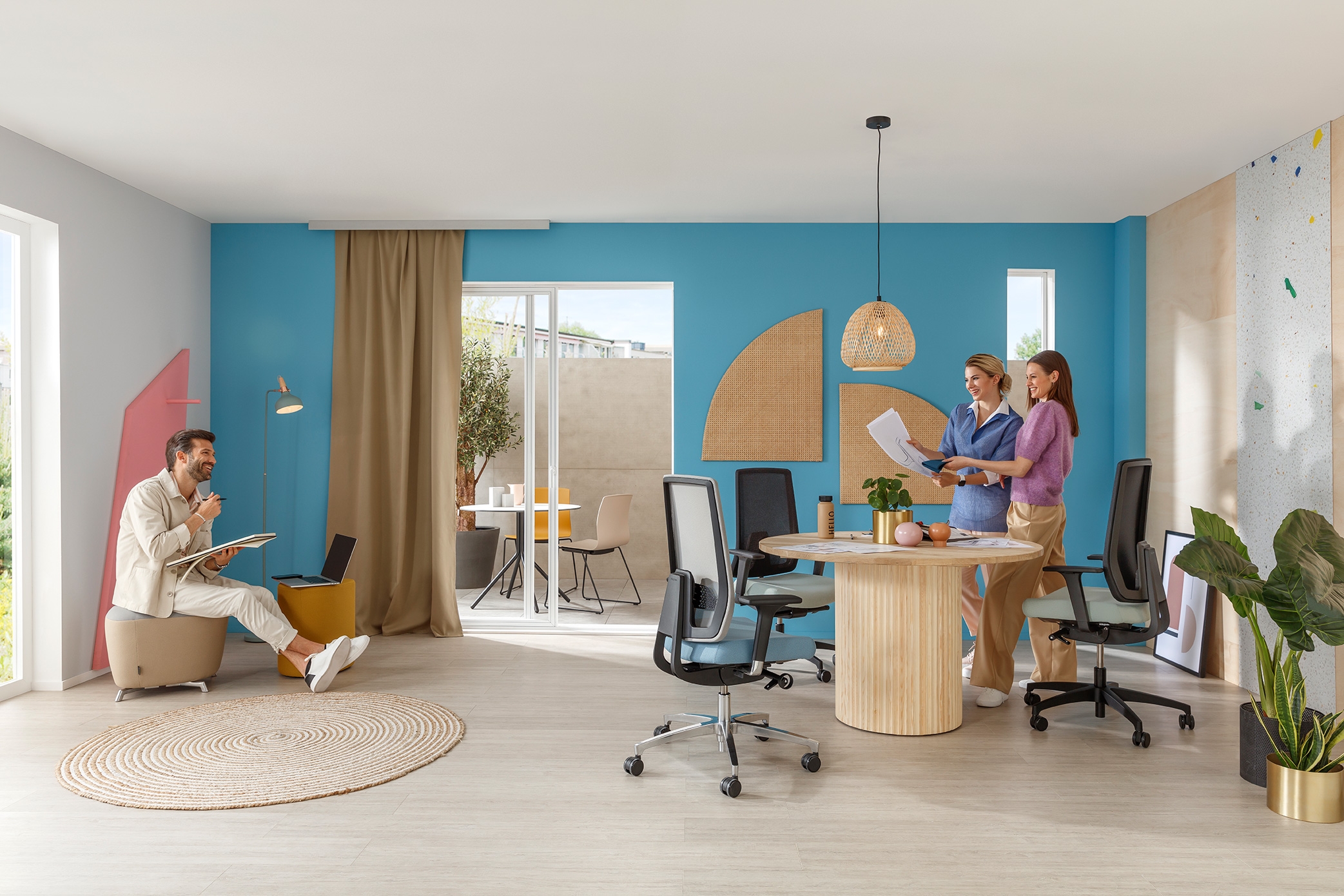 Indeed is characterised by flexibility in everyday use, but also by compact transport capability and quick assembly. Its few components can be assembled or disassembled in minutes 