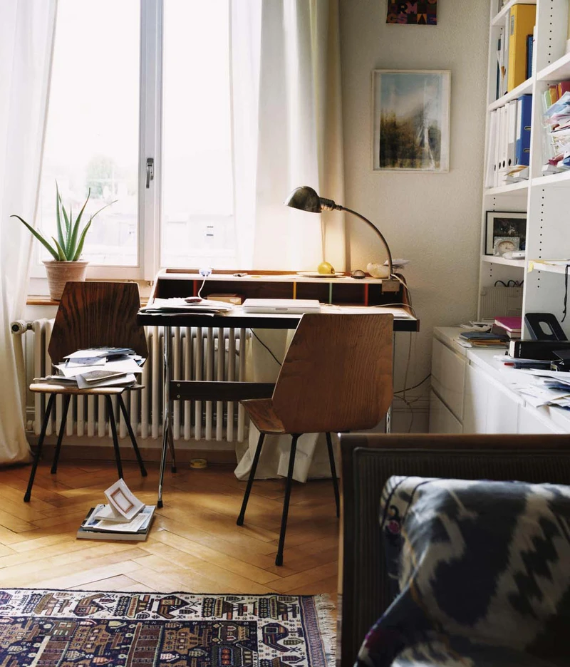 home-office-desks--10-examples-for-a-professional-and-personal-workspace_content_2994915c.jpeg?width=800&format=webp&quality=90