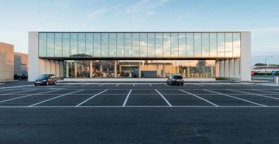 Lano Carpet, Harelbeke, Belgium: a strong sense of corporate purpose and identity supports wellbeing. Concept and realization FORUM OFFICE, Sint-Gillis-Waas, Belgium. Photos: dtonic, Meulebeke (Belgium)