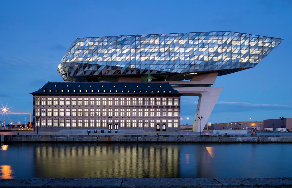 Port of Antwerp by Zaha Hadid, Belgium: office buildings are on the frontline of the public health campaign against Covid-19. Concept and realization FORUM OFFICE, Sint-Gillis-Waas, Belgium. Photos: Sarah Blee (Antwerp)