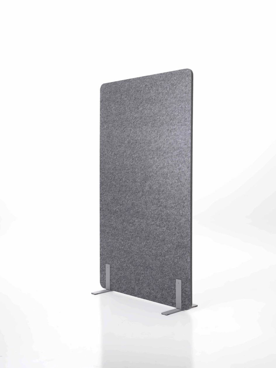 In addition to two- and three-sided acoustic walls in different heights, Akustik to go is also available as a free-standing solo partition with feet, which can be used to divide rooms and provide visual and sound insulation