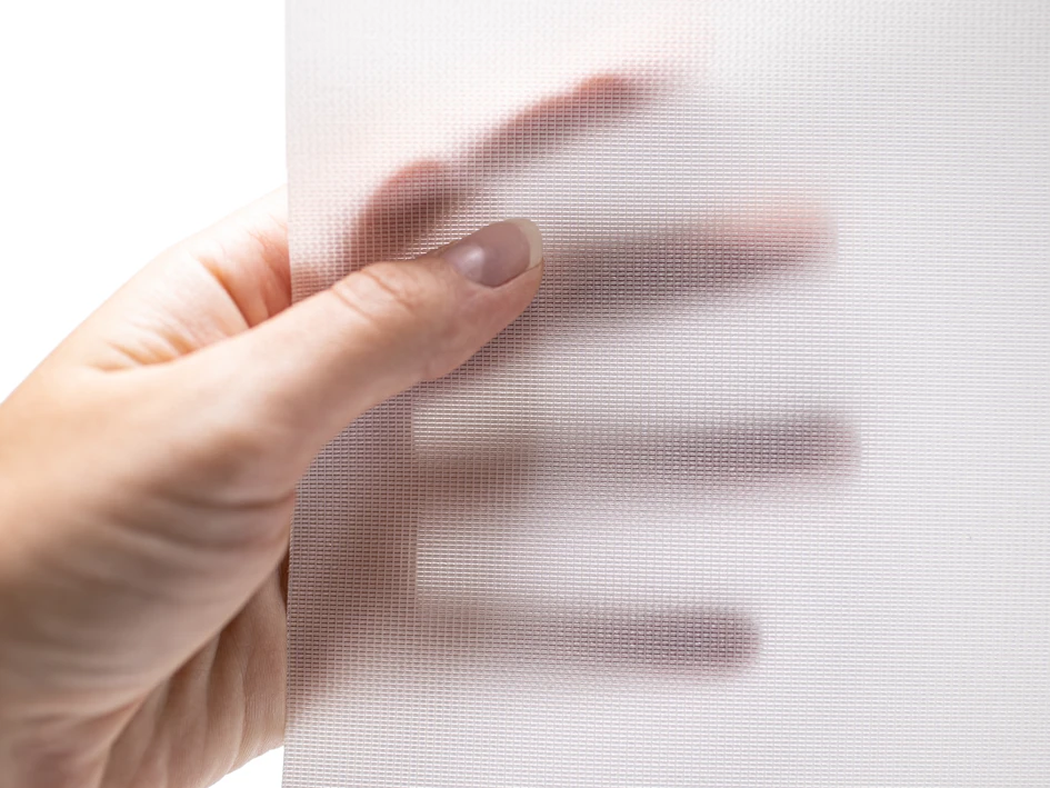 The transparency of Decolux, shown here in a black and a white version, becomes apparent the first time you hold the textile in your hand. But the possibilities it offers only become clear when it is put to use