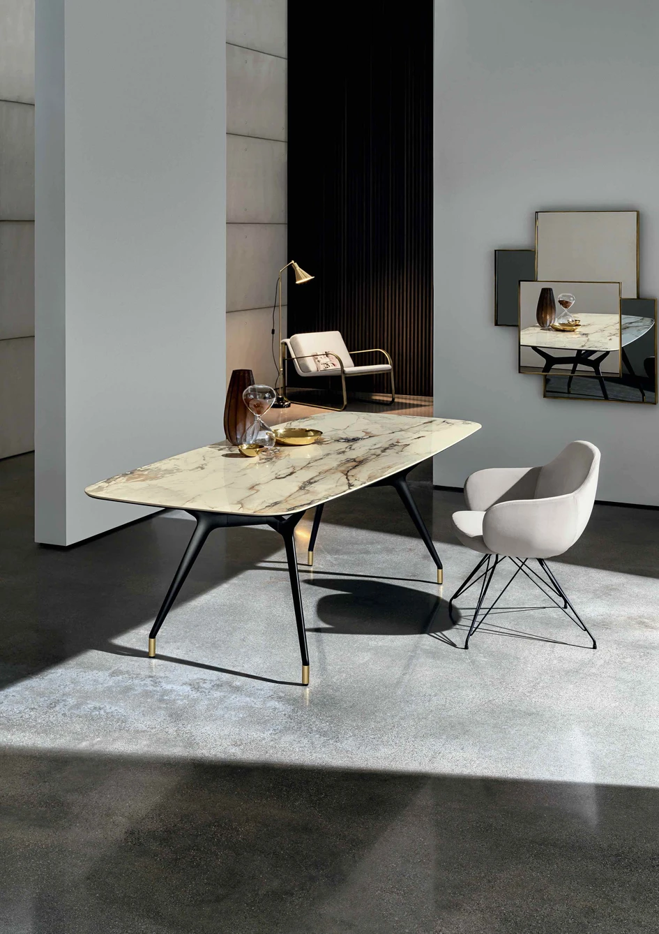 The Arkos table takes its formal cues from 1950s Italian design icon Ico Parisi. Updated for the 21st century, it combines die-cast aluminium legs with a glass, ceramic or wooden top