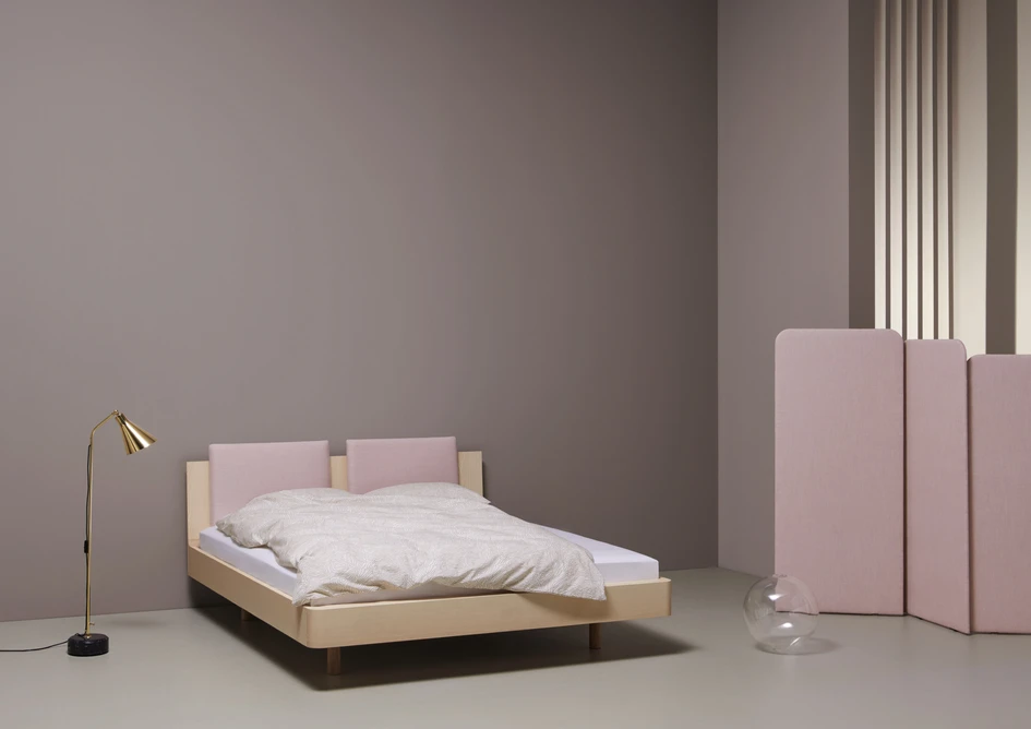 Bed Ais is the first wooden bed from the Swiss family company riposa. The design comes from Zurich-based designer Jörg Boner